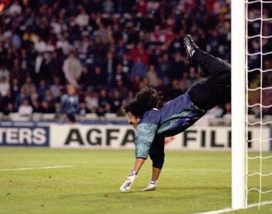 কিংবদন্তি এই কলোম্বিয়ান গোলরক্ষকের স্কর্পিয়ান কিক করে গোল সেভ এখনও মুগ্ধ করে দেয় ফুটবল সার্কিটকে।