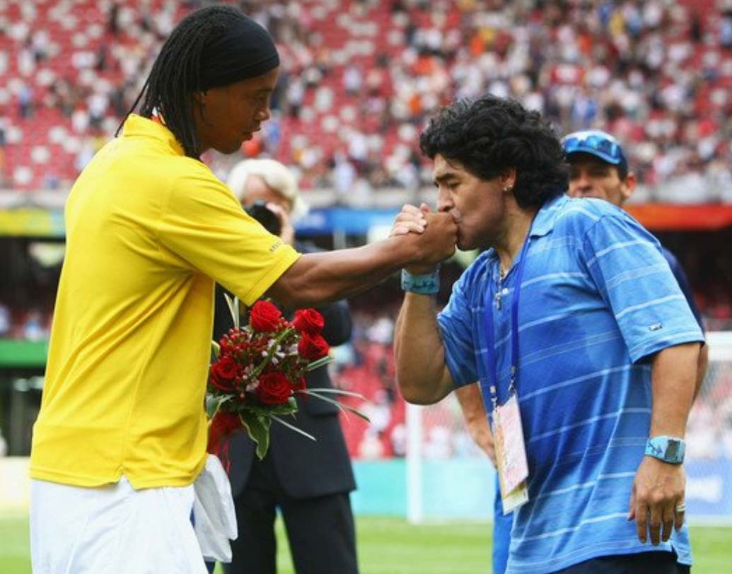 রোনাল্ডিনহোর কৃতিত্বকে কুর্ণিশ ফুটবল রাজপুত্রের।