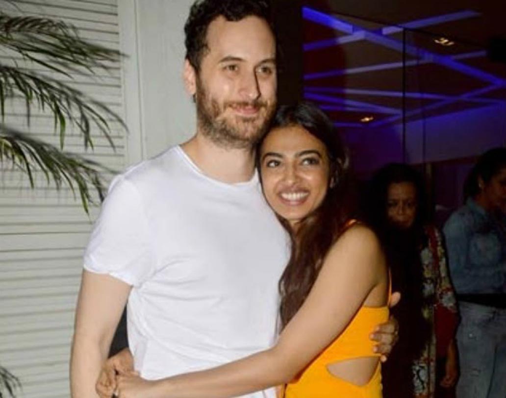 রাধিকা আপ্তের প্রতি বাঙালির ভালবাসা আলাদা। ‘অন্তহীন’ ছবিতেই নজর কেড়েছিলেন নায়িকা। বিখ্যাত ব্রিটিশ বাদ্যযন্ত্রশিল্পী বেনেডিক্ট টেলরের সঙ্গে ২০১২ সালে বিয়ে হয় রাধিকার। যদিও ব্যক্তিগত জীবনকে একেবারেই ব্যক্তিগত রাখতে পছন্দ করেন রাধিকা।