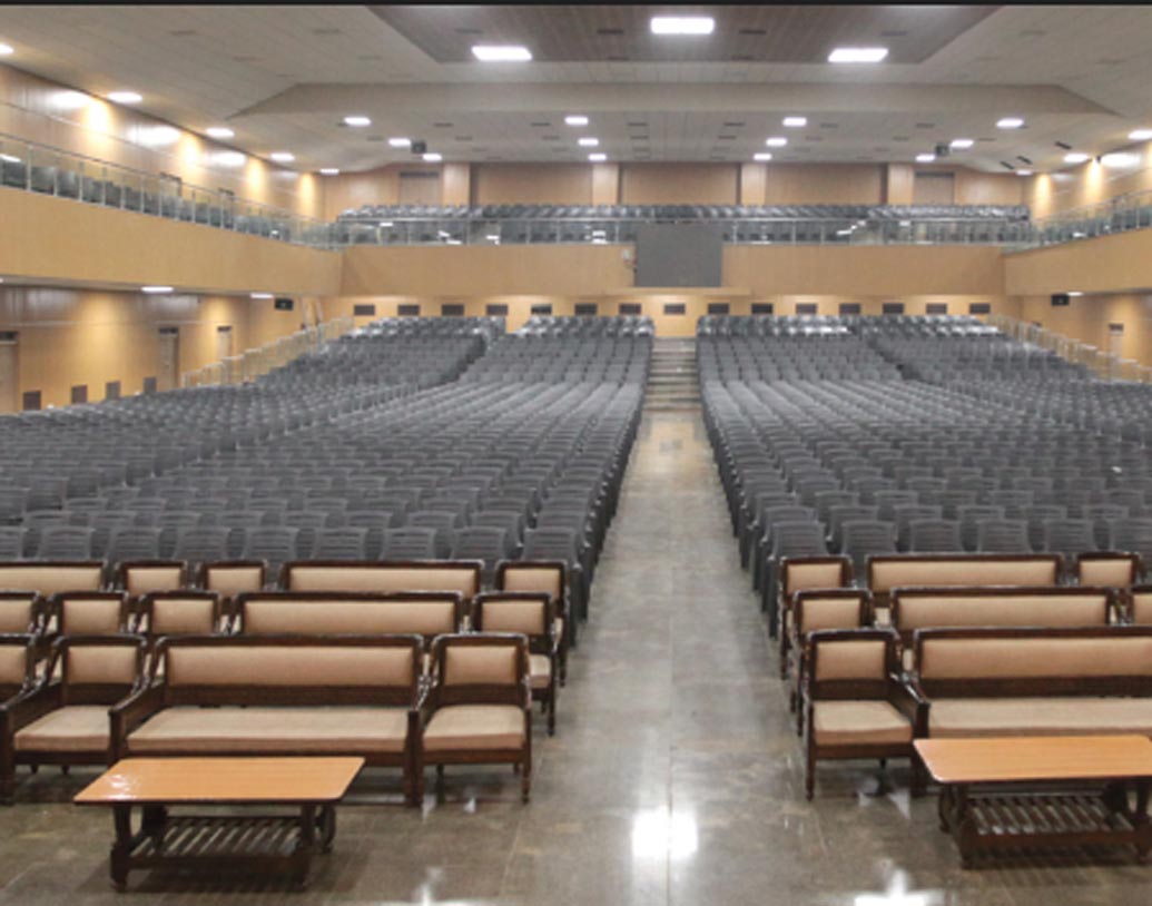 ২০০২ সালে স্কুলটি ইউনেস্কো-র পিস এডুকেশন পুরস্কার পায়।