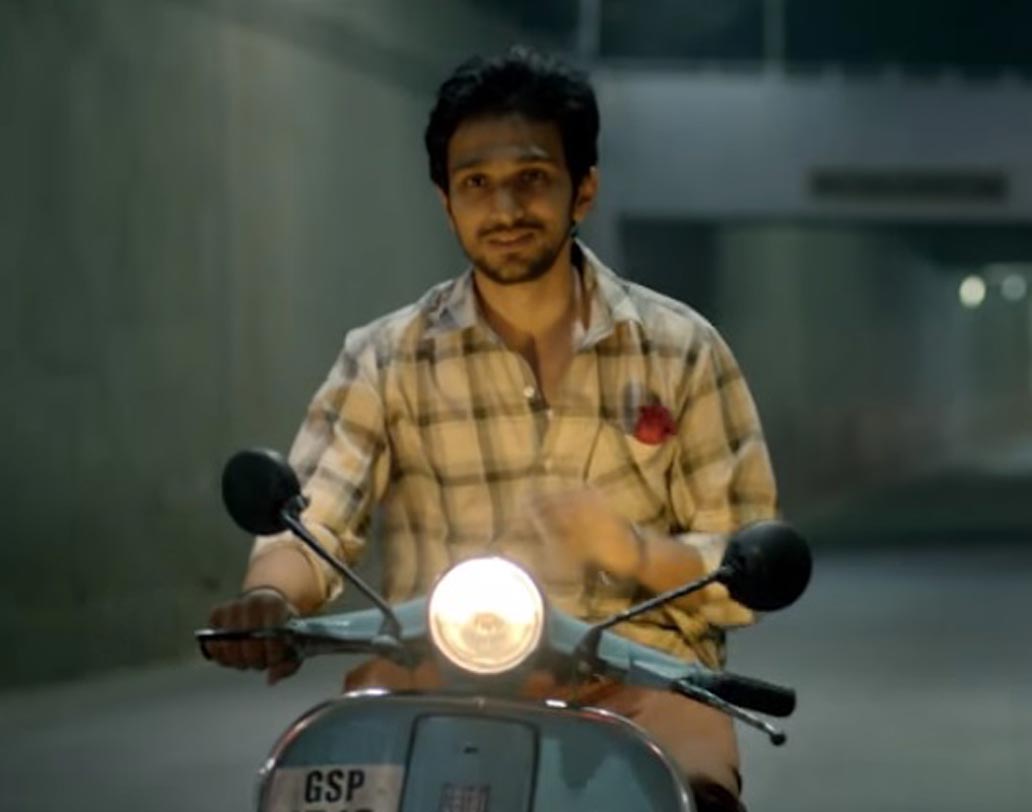 ছবির নাম ‘রং সাইড রাজু’। সেরা গুজরাতি ভাষার ছবি হিসেবে জাতীয় পুরস্কার পেয়েছে পরিচালক মিখিল মুসালের এই ছবি। বিক্রমাদিত্য মোতওয়ানি ও অনুরাগ কাশ্যপ ছবিটির প্রযোজক। এ বারের মাস্টওয়াচ ফিল্মটি দেখা যাবে ইজেডসিসি-তে সোমবার বিকেল সাড়ে ৪টেয়।