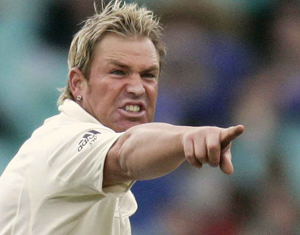 শেন ওয়ার্ন: তাঁর নেতৃত্বাধীন স্বর্ণযুগের অজি দলের তৃতীয় সদস্য। দলের এক মাত্র স্পিনারও তিনিই।