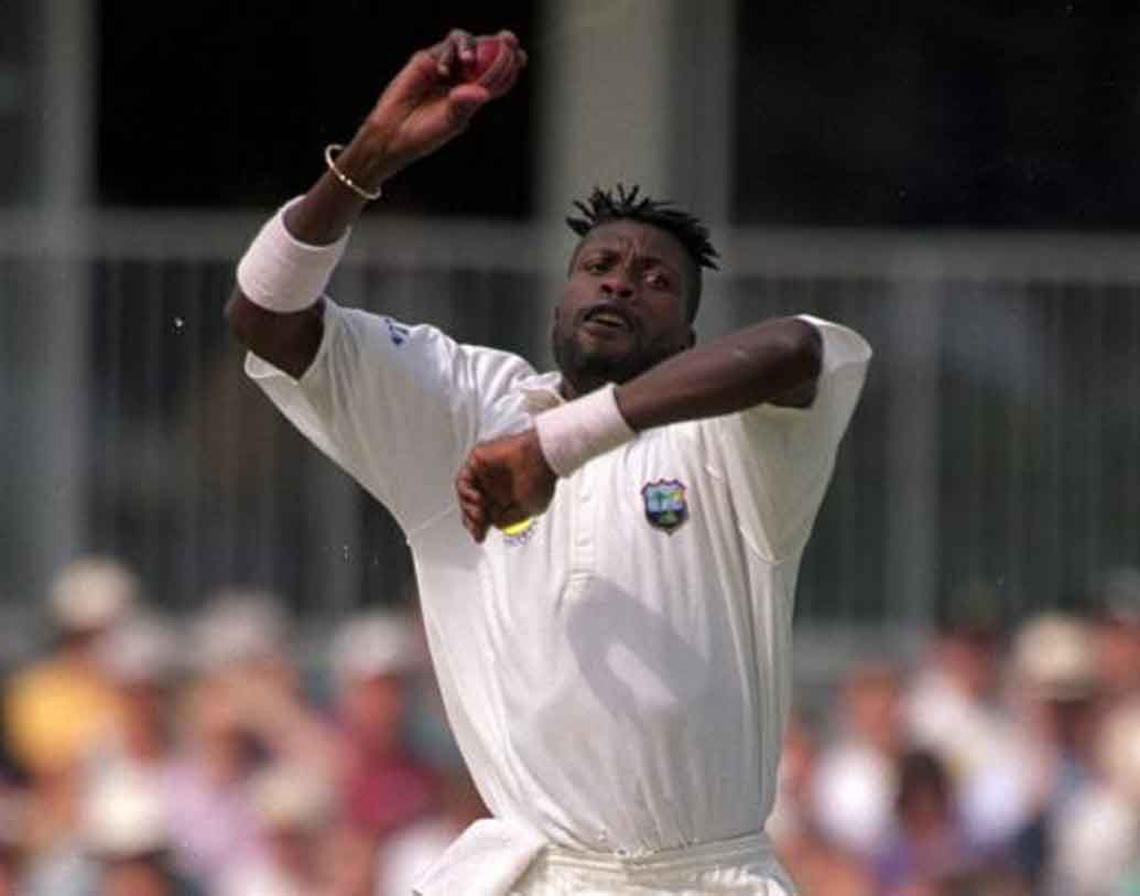 কার্টলে অ্যামব্রোজ: অ্যামব্রোজের পেসে তরুণ পন্টিং নাস্তানাবুদ হয়েছেন বহু বার। দ্বিতীয় ক্যারিবীয় হিসাবে দলে রয়েছেন তিনি।