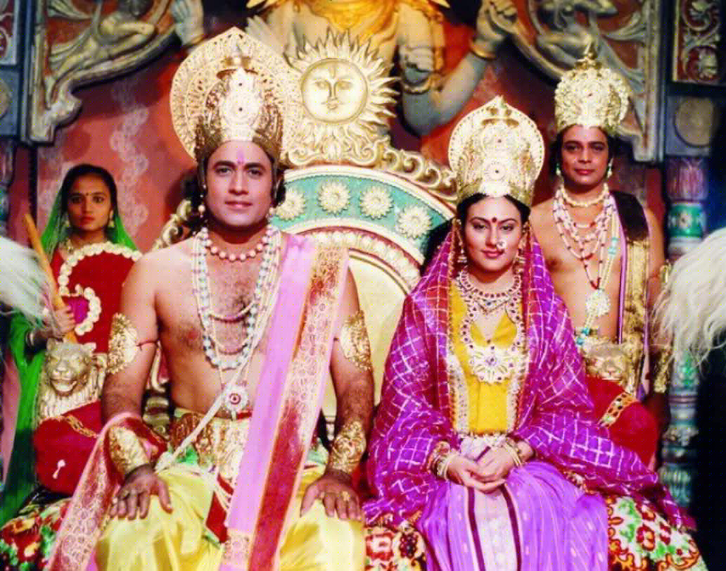 মনে পড়ছে রামায়ণের এই দৃশ্য? আট-এর দশকের টেলিভিশনে রামানন্দ সাগরের ‘রামায়ণ’-এ সীতার চরিত্রে অভিনয় করে দর্শকদের নজর কেড়েছিলেন দীপিকা চিকালিয়া।