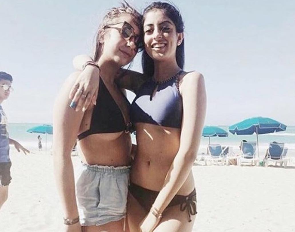 লাইমলাইটে থাকার মতো সব কাজই করেন নভ্যা। যদিও তা ইচ্ছে করে করেন কিনা জানা নেই। তবে পাপারাত্‌জিদের পছন্দের তালিকায় শীর্ষ স্থানেই রয়েছেন অমিতাভের মেয়ে শ্বেতার কন্যা নভ্যা।