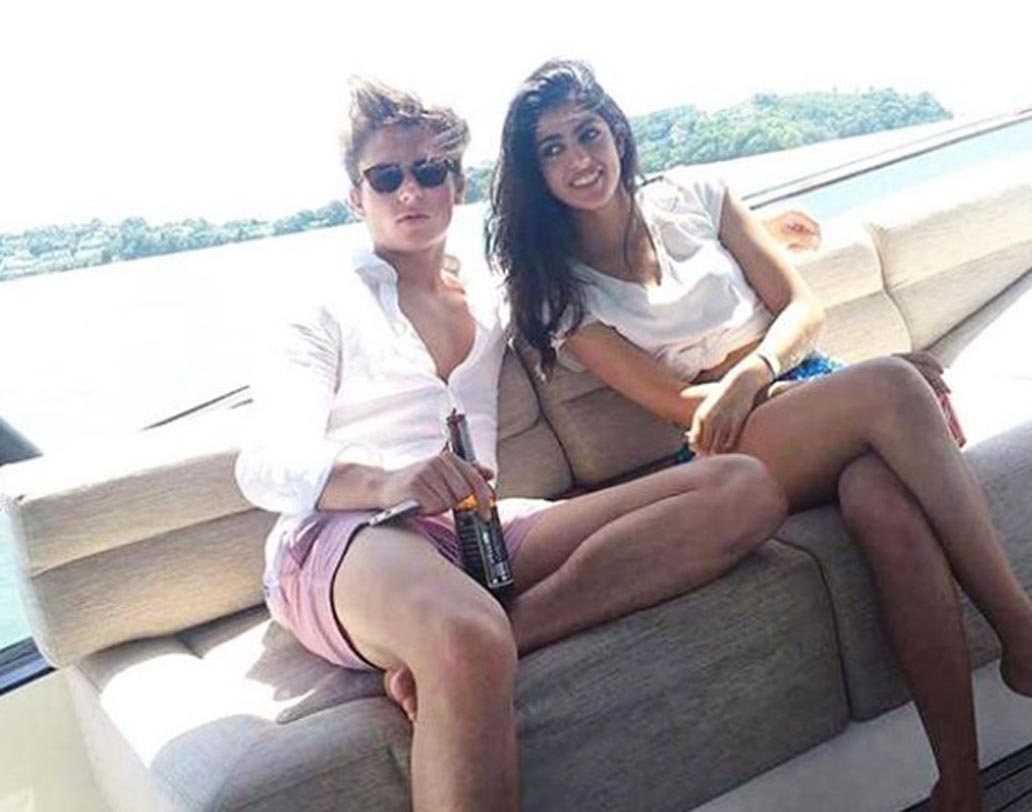 কয়েকদিন আগে তাইল্যান্ডে বন্ধুদের সঙ্গে পার্টির এই ছবিগুলি ইনস্টাগ্রামে পোস্ট হয়েছে।