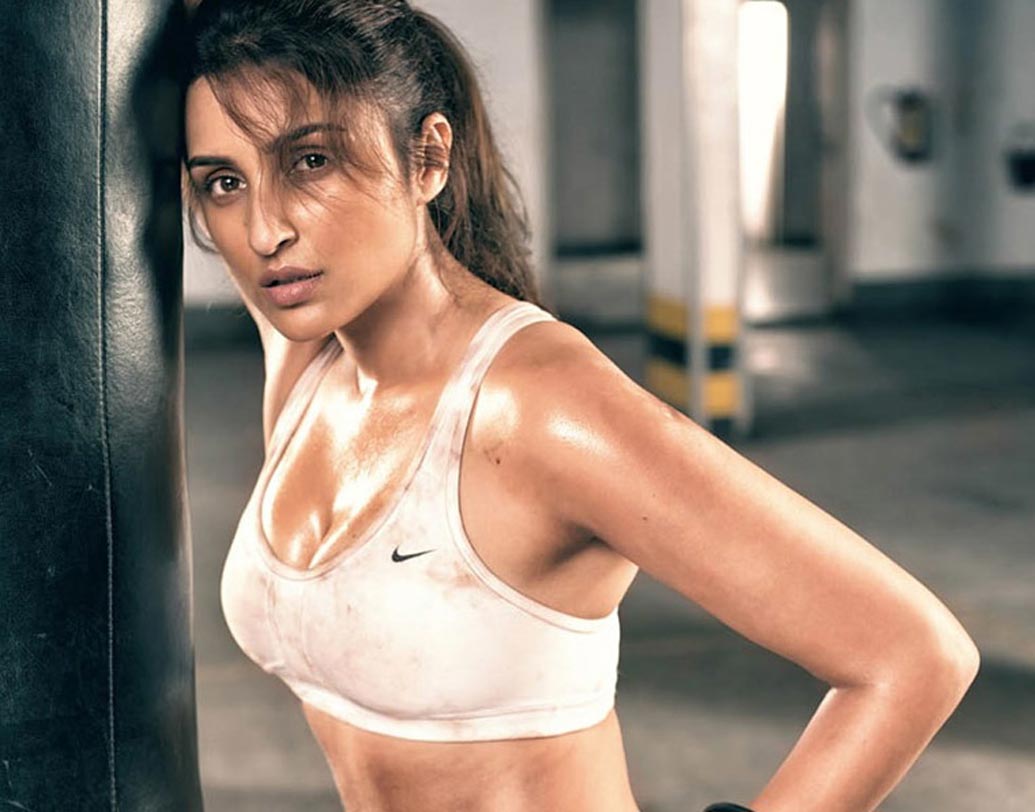 পরিণীতি চোপড়া: পরিণীতির ডিগ্রির বহর শুনলে চোখ কপালে উঠবে। ব্রিটেনের ম্যাঞ্চেস্টার বিজনেজ স্কুল থেকে একটা নয়, অর্থনীতির তিন তিনটে বিষয় অনার্স ডিগ্রি রয়েছে পরিণীতির।