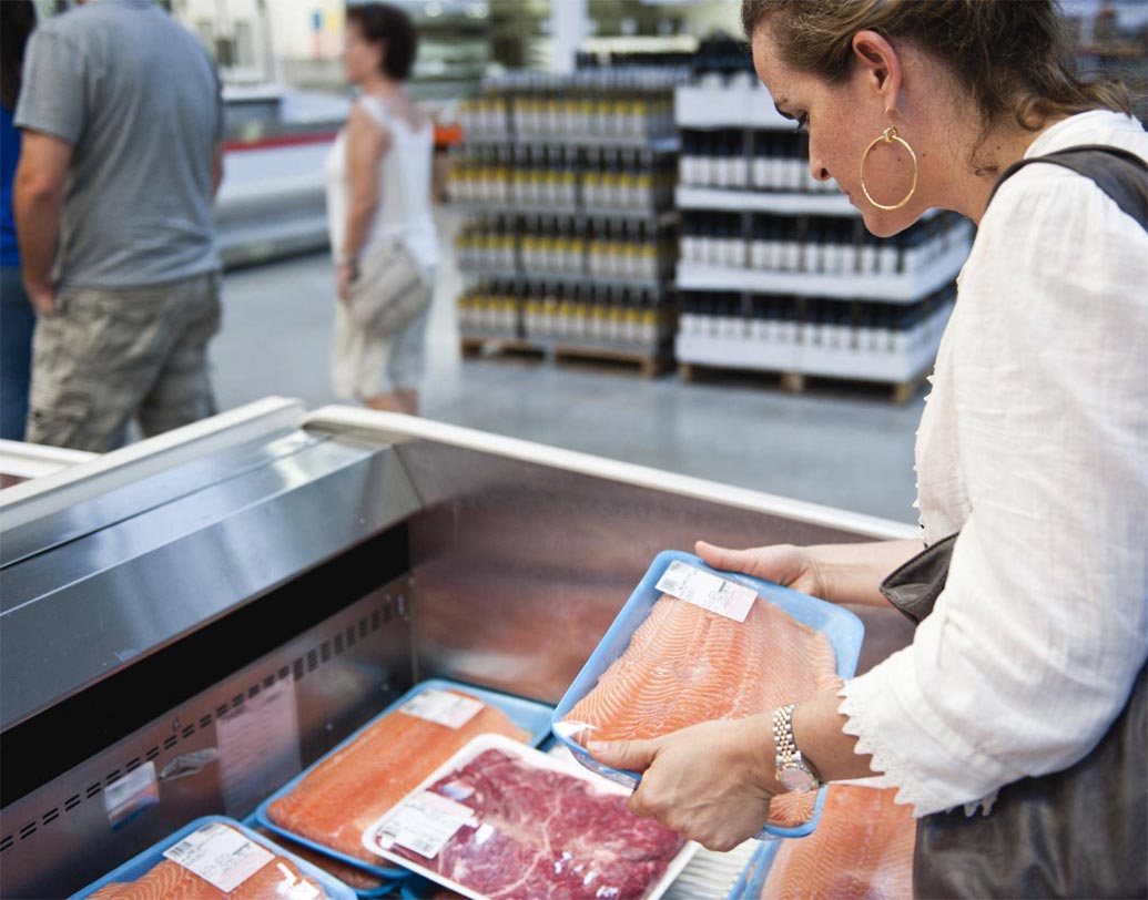 যদি সুপার মার্কেট থেকে ফ্রোজেন সি ফুড কেনেন তা হলে খেয়াল রাখবেন সেগুলো যেন ভাল করে প্রিজার্ভ করা হয়। ৪০ ডিগ্রি সেন্টিগ্রেডের নীচে প্রিজার্ভ করা সি ফুড কিনুন।