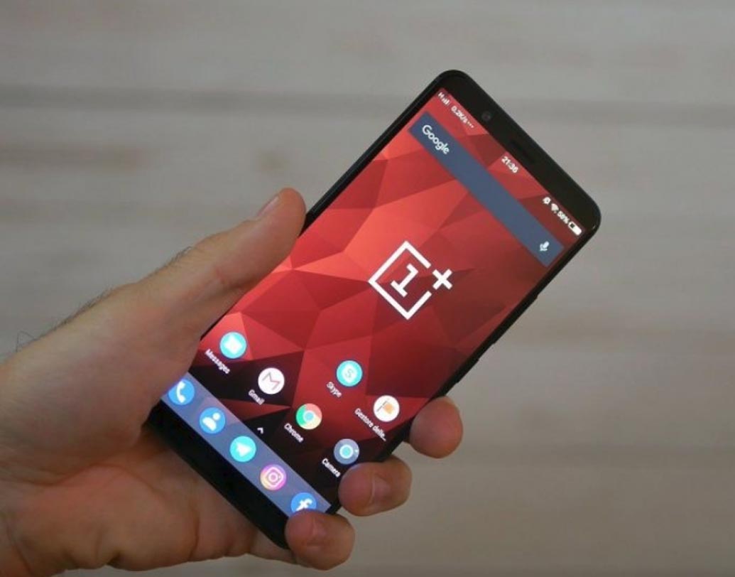 এই ওয়ানপ্লাস ৫টি ফোনটি স্লেট গ্রে এবং মিডনাইট ব্ল্যাক— এই দুটি রঙেই বাজারে ছাড়া হবে। ওয়ান প্লাস ৫-এর মতোই এর মেটাল বডি।