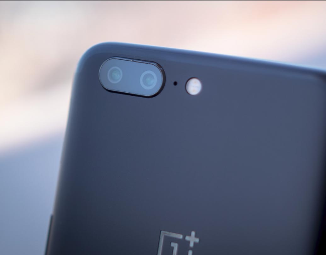 ১৬ মেগাপিক্সেল ডুয়াল ক্যামেরা বিশেষ মুহূর্তগুলোকে বন্দি করতে সাহায্য করবে।