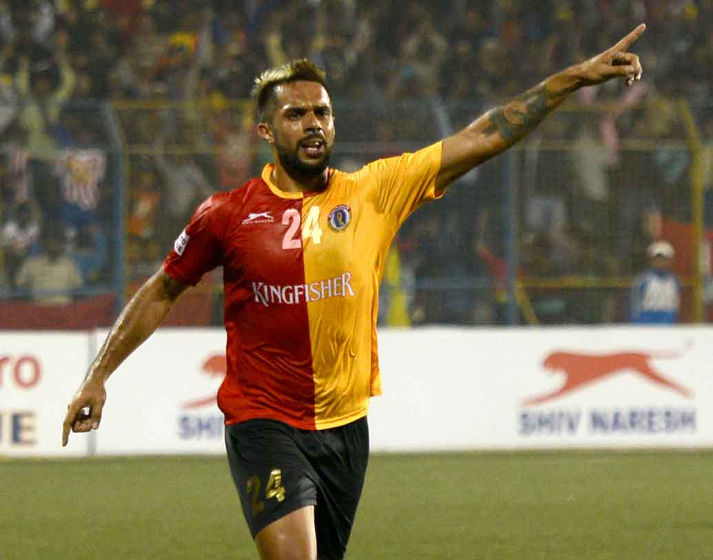 এই মরসুমে দেশি ফুটবলারদের মধ্যে কলকাতার দুই সেরা রিক্রুট লিংডো এবং রবিন সিংহ। মাঝমাঠ এবং স্ট্রাইকিং ফোর্সে এই জুটি ক্লিক করে গেলে ফের এক বার ট্রফি জয়ের স্বপ্ন দেখতেই পারেন এটিকের সমর্থকরা।