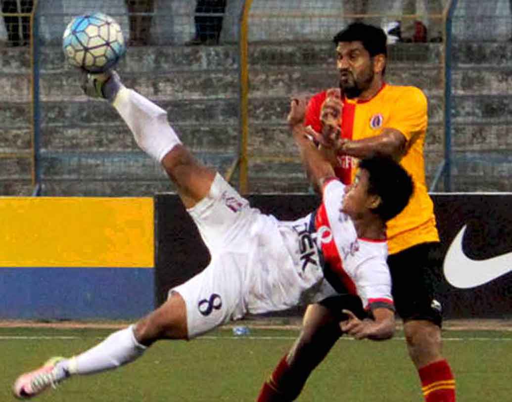 জেরি মাওয়িমিঙ্গথাঙ্গা: ইতিমধ্যেই জেরিকে ভারতীয় ফুটবলের ভবিষ্যতের তারকা বলা শুরু করেছেন অনেকেই। সেন্ট্রাল মিডফিল্ডার জেরি যে কোনও মুহূর্তে অ্যাটাকিং মিডফিল্ডার হয়ে যেতে পারেন।