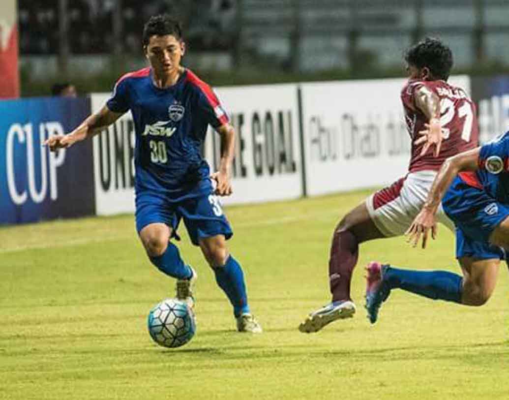 মালসাওয়মজুয়ালা: অনূর্ধ্ব ২৩-এর যে দুই ফুটবলারকে এ বারেও রেখে দিয়েছে বেঙ্গালুরু, তাঁর মধ্যে অন্যতম মালসাওয়মজুয়ালা। এটিকের বর্তমান টিডি ওয়েস্টউডের ভূয়সী প্রশংসা পাওয়া এই মিডফিল্ডারের দিকে নজর থাকবে।