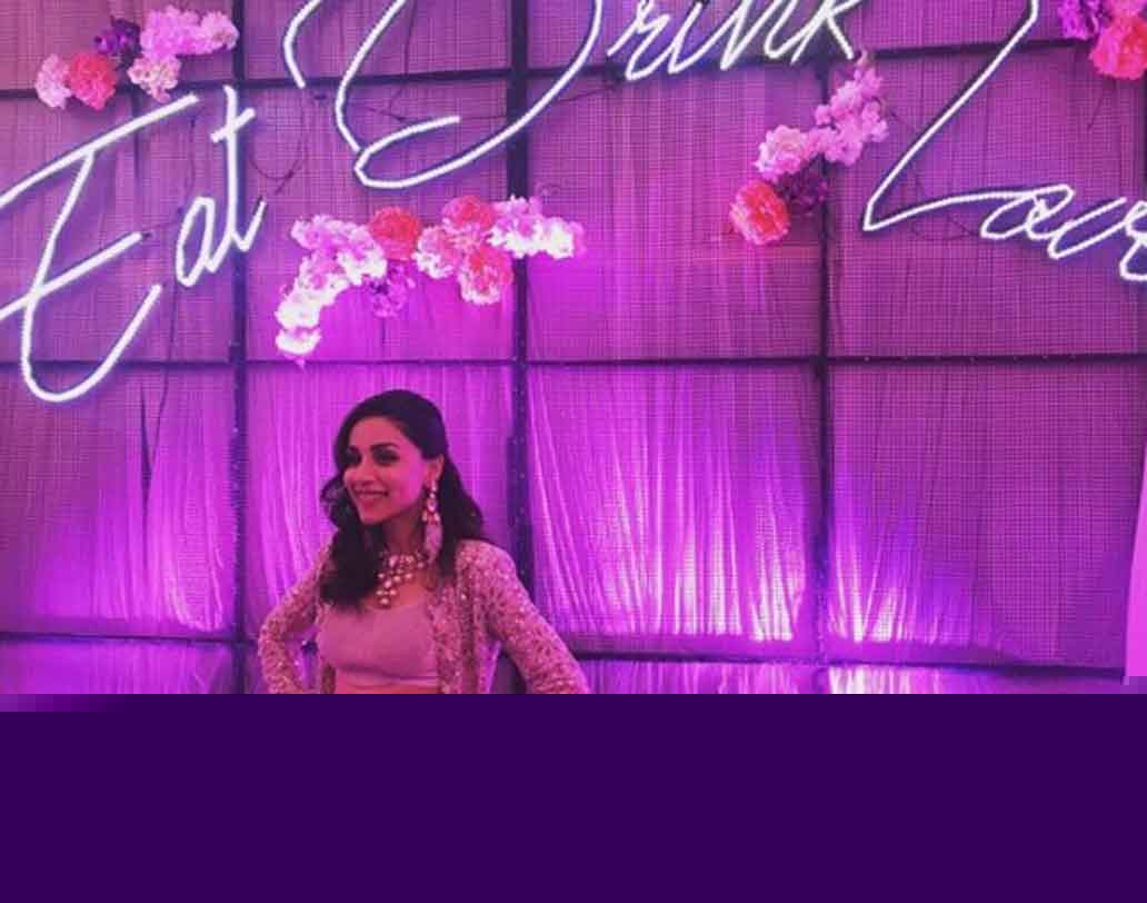 প্রি-ওয়েডিং শুট দিয়েই শুরু হয়েছিল ছবি শেয়ার। সোমবার ব্যাংককে এলাহি বিয়ে সারলেন অমৃতা।