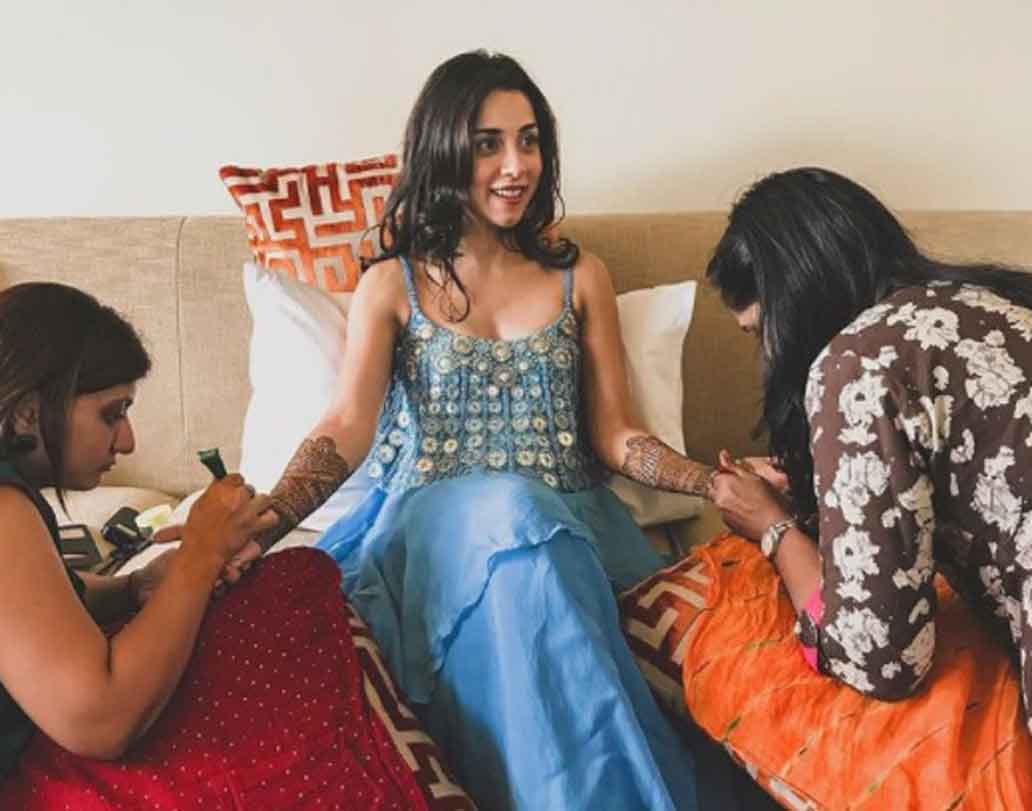 পরে অভিনয়ের প্রতি টানের থেকেই অডিশন দেওয়া শুরু করেন অমৃতা। বেশ কয়েকটি বিজ্ঞাপনের পর ছবিতে সুযোগ পান অমৃতা পুরী।