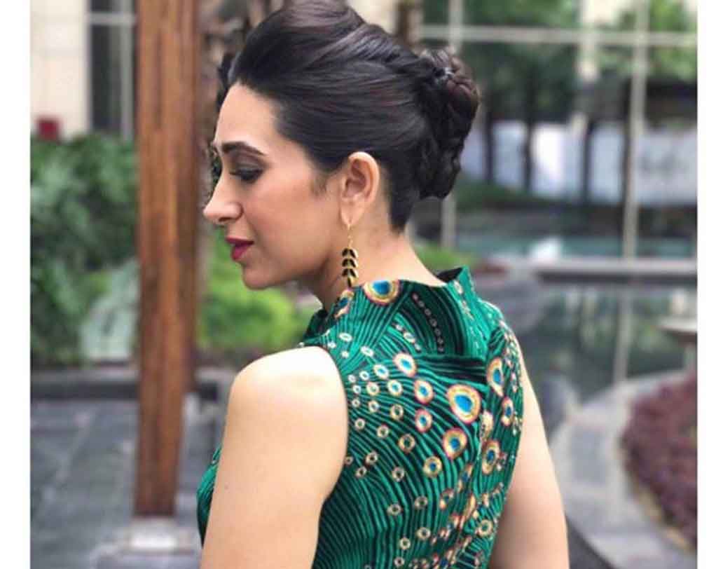 ১৪ বছরের দাম্পত্যে ইতি টেনে গত বছরই বিবাহ-বিচ্ছেদ হয়েছে করিশ্মা কপূরের। ব্যবসায়ী সঞ্জয় কপূরের সঙ্গে বিয়ে হয়েছিল রণধীর ও ববিতা কপূরের বড় মেয়ে বলি ডিভা করিশ্মার। সঞ্জয় পরে বিয়ে করেছেন মডেল ও অভিনেত্রী প্রিয়া সচদেবকে।