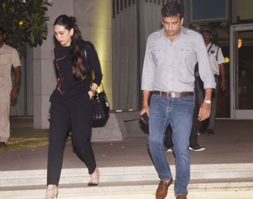 কিছুদিন ধরে বলি মহলে গুঞ্জন, মুম্বইয়ের আর এক ব্যবসায়ী সন্দীপ তোসনিওয়ালের সঙ্গে ডেট করছেন করিশ্মা। মাঝে মাঝেই তাঁদের বিভিন্ন হোটেল-রেস্তোরাঁয় দেখা যাচ্ছে। তবে কি প্রেম করছেন তাঁরা?