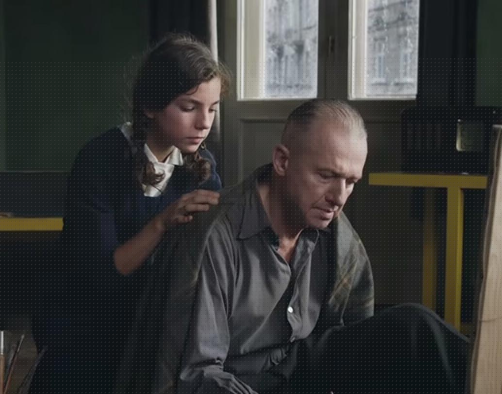 পোল্যান্ডের ছবি ‘আফটার ইমেজ’। পরিচালক আন্দ্রেজ ওয়াইদা। পরিচালক হিসেবে ওয়াইদা-র নিজস্ব পরিচিতি রয়েছে। ফিল্ম ফেস্টিভ্যালের এই ছবিটি তাঁর তৈরি শেষ ছবি। গত বছর অক্টোবরে প্রয়াত হয়েছেন তিনি। ‘আফটার ইমেজ’ দেখা যাবে নন্দন-১-এ সকাল ৯টায়।