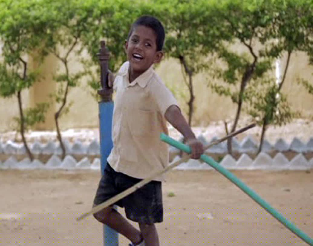 শর্ট ফিল্ম ও ডকুমেন্টারি দেখার ইচ্ছে থাকলে বুধবার সকাল ১১টায় চলে যেতে পারেন শিশির মঞ্চে। রয়েছে পর পর ছবি। পরিচালক মালতী রাও-এর ‘বর্ন বিহাইন্ড বারস’ দেখতে পারেন।