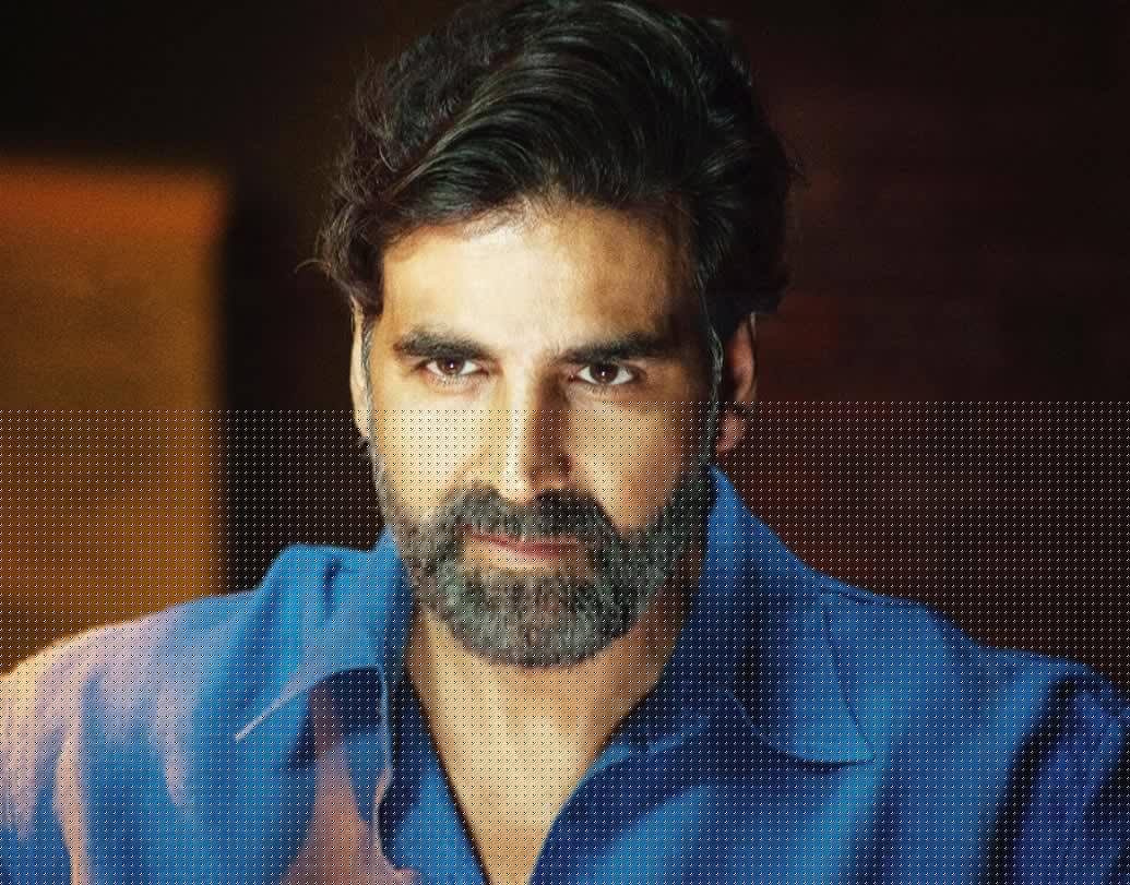 ছবি সই করার আগে প্রযোজকদের একটা কথা খোলসা করে বলে দেন ‘খিলাড়ি’ অক্ষয় কুমার। যত যাই হয়ে যাক রবিবার কোনও মতেই শুট করবেন না অক্ষয় কুমার। যদিও দু-একটি ছবির জন্য এই শর্ত ভাঙতে হয়েছে তাঁকে।