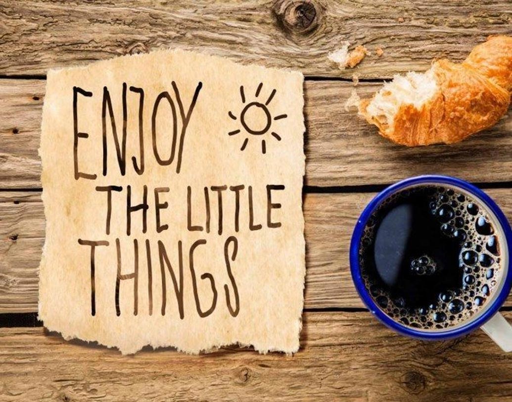 ছোটবেলা ছোটখাট জিনিসই আমাদের আনন্দ দিত। বড় হতে হতে আমাদের প্রত্যাশাগুলোও বাড়তে থাকে। সেই সঙ্গেই বাড়তে থাকে হতাশা, হারিয়ে যায় আনন্দ। ছোট ছোট বিষয়গুলো আপনার জীবনে ফিরিয়ে আনুন। ছোট ছোট খুশিই জীবনকে পরিপূর্ণ করে।