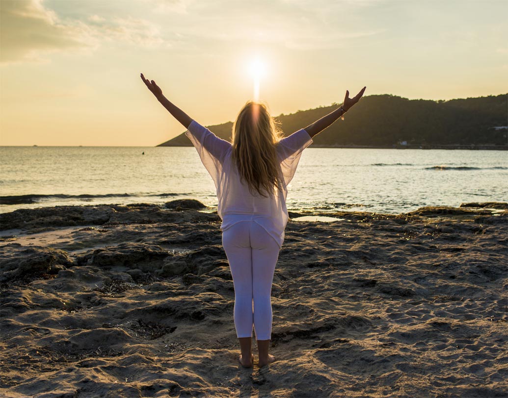 নিজেকে ভালবাসুন। তা হলেই দেখবেন নিজের ছেলেমানুষিগুলোও ভাল লাগছে। আবার উপভোগ করছেন জীবন।