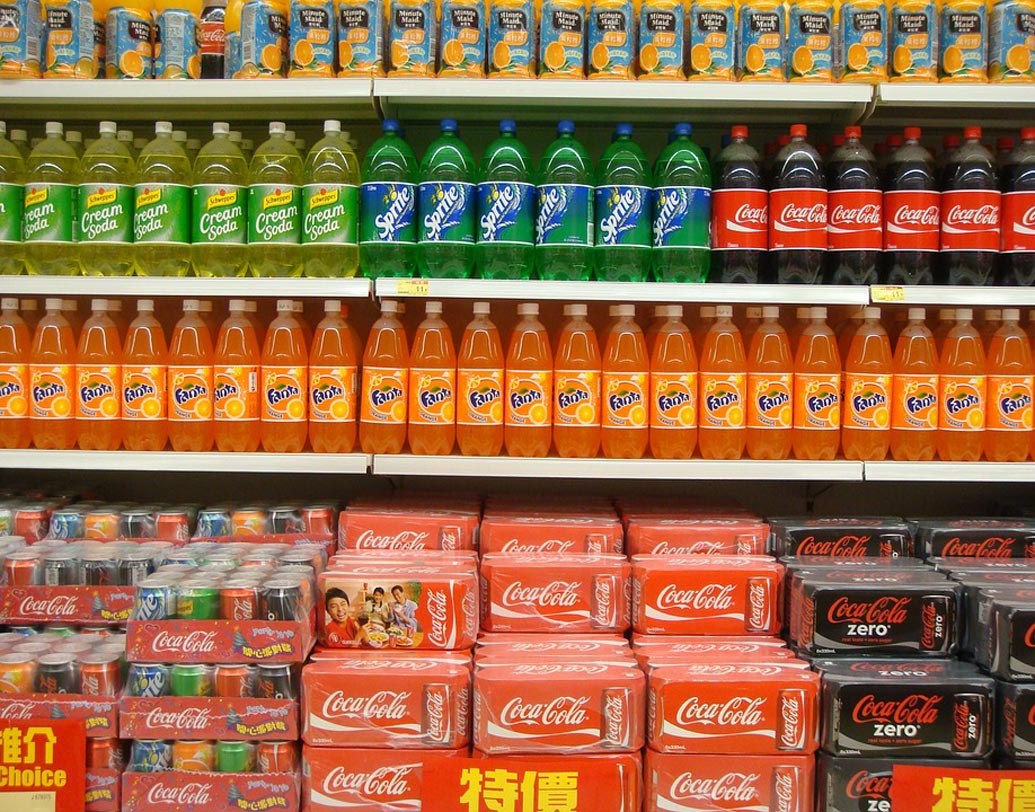 প্যাকেট ড্রিঙ্কস এবং সফট ড্রিঙ্কস: যে কোনও প্যাকটবন্দি পানীয় যেমন ফ্রুট জুস বা সফট ড্রিঙ্কস এড়িয়ে চলুন। এই পানীয়গুলির মধ্যে বিশেষত ফ্রুট জুসে রয়েছে ফ্রুকটোজ যা রক্তে শর্করার পরিমাণ বহুগুণ বাড়িয়ে দেয়।