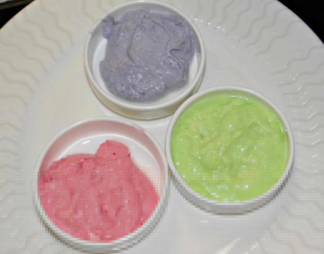 ফ্লেভার্ড দই: দই খেতে ভালবাসেন না এমন মানুষ বিরল। বিশেষজ্ঞদের মতে, দই খেতে হলে ঘরে পাতা দই খান। বাজার থেকে কেনা নানা রকম ফ্লেভার দেওয়া দই নৈব নৈব চ। এগুলো ডায়াবিটিসের ঝুঁকি অনেক বাড়িয়ে দেয়।