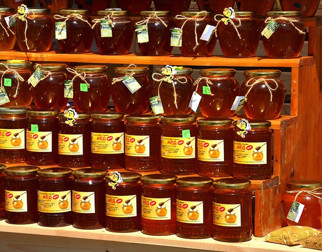 মধু, জ্যাম, জেলি: প্রাতরাশে কি রোজ এগুলোই খান? তাহলেই এখনই ডায়েট চার্ট থেকে এদের বাদ দিন। বাজারচলতি মধু, জ্যামে থাকে ‘আর্টিফিশিয়াল সুগার’, যা স্বাস্থ্যের জন্য মোটেই ভাল নয়।