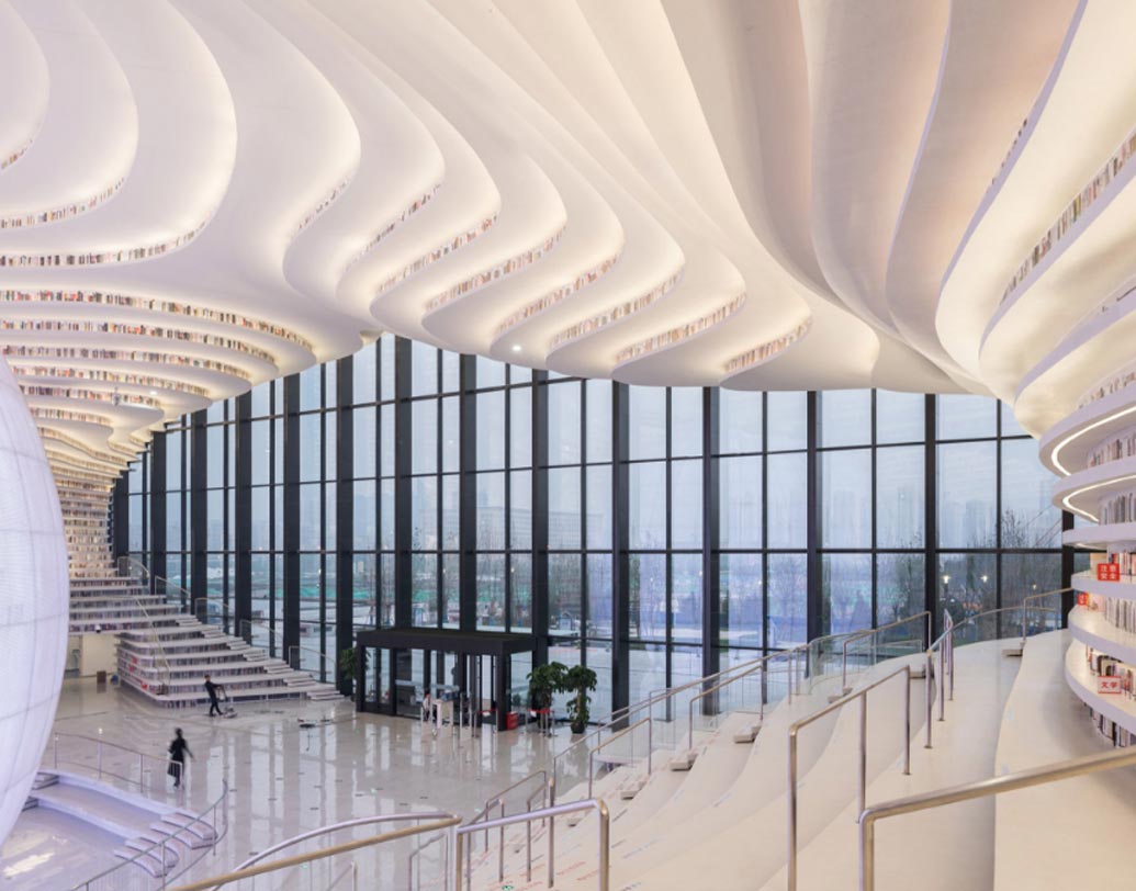 লাইব্রেরির ভিতরে ঢুকলে মনে হবে ঠিক যেন আস্ত একটা চোখ। লাইব্রেরির ঠিক মাঝখানে রয়েছে একটা বিশালাকার আইবল-ও।