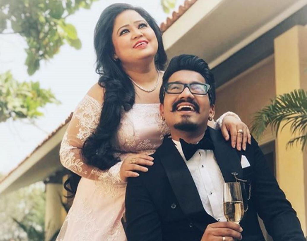 বাগদত্ত হর্ষ লিম্বাচিয়ার সঙ্গে আগামী ৩ ডিসেম্বরই গাঁটছড়া বাঁধছেন ভারতী। বিয়ের অনুষ্ঠান হবে গোয়াতে। গ্র্যান্ড সেলিব্রেশনের আগে এখন আপাতত ফুরফুরে মেজাজেই রয়েছেন দু’জনে।