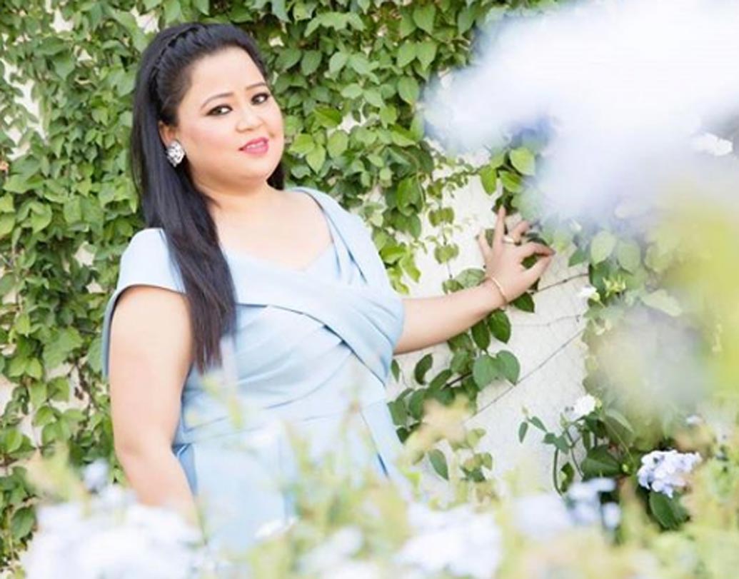 টেলিভিশন শো ‘কমেডি সার্কাস’-এর মঞ্চে হর্ষের সঙ্গে প্রথম পরিচয় ভারতীর। ওই শোয়ের স্ক্রিপ্ট রাইটার ছিলেন হর্ষ। সেখান থেকেই বন্ধুত্ব এবং পরে প্রেম। বর্তমানে একটি চ্যানেলের ‘কমেডি ক্লাস’ শোতেও এক সঙ্গে কাজ করছেন দু’জনে।