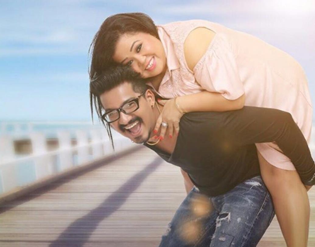 হাসি মজা মঞ্চেই থাক। ব্যক্তিগত জীবনে তিনি নাকি খুবই সিরিয়াস। আর পাঁচটা সাধারণ মেয়ের মতোই এখন সংসার করতে চান ভারতী।