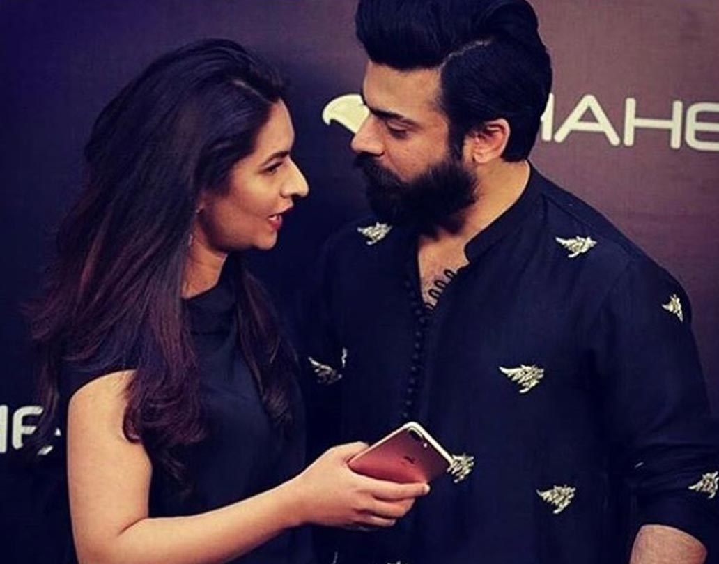 সম্প্রতি স্ত্রী সাদাফ খানের ‘সিল্ক’ ব্র্যান্ডের জন্য শুট করলেন ফওয়াদ। স্বামী যদি এমন মডেলসুলভ চেহারার হন, তাহলে কেই বা অন্য মডেল খুঁজবেন!