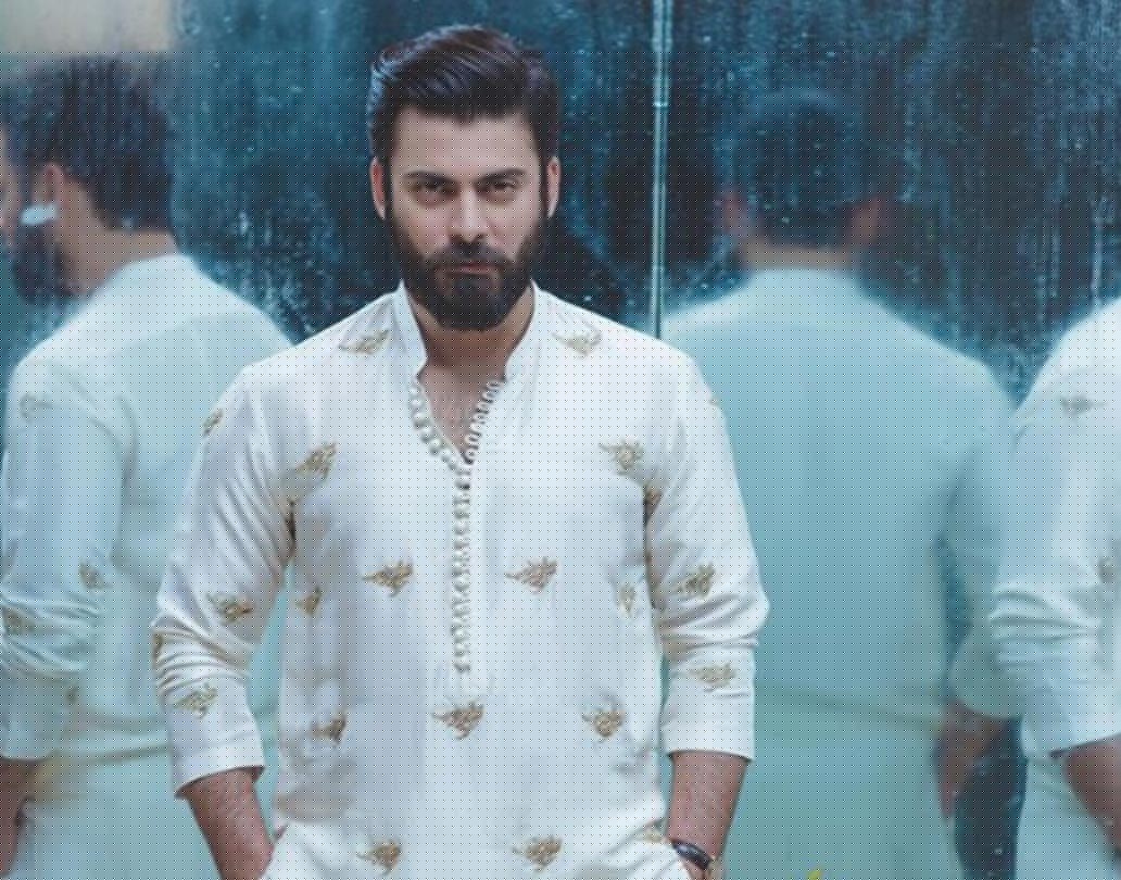 সম্প্রতি একটি ট্র্যাডিশনাল ফোটোশুট করিয়েছেন ফওয়াদ। ‘সিল্ক’-এর ব্রাইডাল কালেকশনের জন্য ছিল এই শুট।