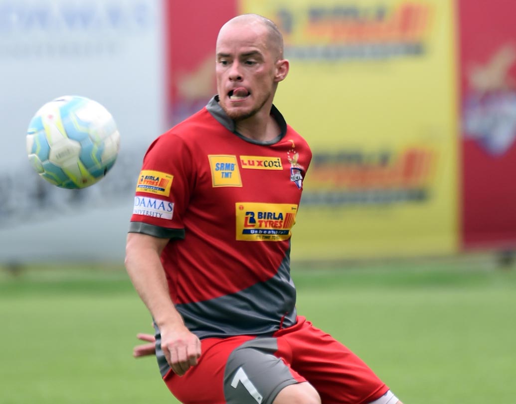 ইয়ান হিউম(কেরল ব্লাস্টার্স এফসি): আইএসএলের ইতিহাসে সর্বোচ্চ গোলদাতা ইয়ান হিউম। ৪৬ ম্যাচ খেলে ২৩টি গোল করেছেন এই কানাডিয়ান স্ট্রাইকার। এই মরসুমে গোল্ডেন বুটের অন্যতম দাবিদার হিউম।