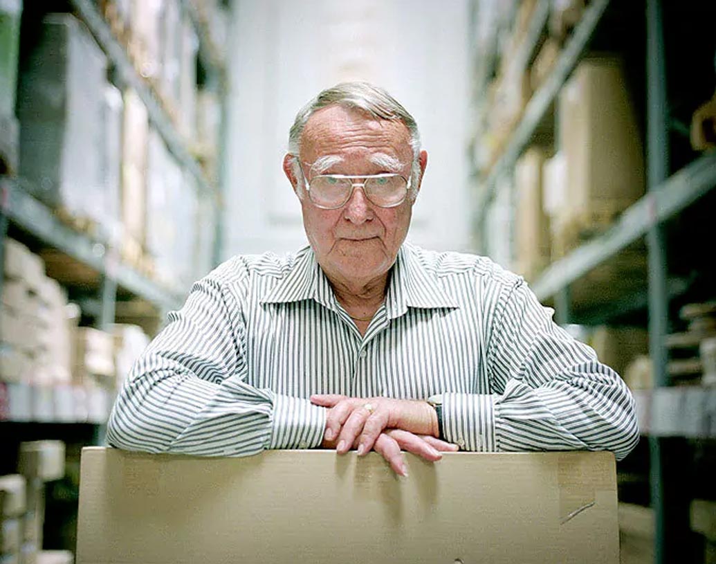 ইঙ্গভার কামপার্ড (আইকেইকে): জানা যায় ‘মিস্টার আইকেইকে’-এ সব সময় বিমানের ইকনমি ক্লাসেই যাতায়াত করেন। চড়েন ১৫ বছরের পুরনো ভলভো গাড়িতে। লোক মুখে শোনা যায় তিনি এবং তাঁর স্ত্রী খুব কম দামি রেস্তোরাঁতেও খেতে যান।