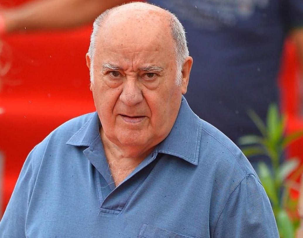 আমানিকো ওর্টেগা (জারা): এই স্প্যানিশ বিজনেস টাইকুন স্পেনের লা কোরুনার একটি অ্যাপার্টমেন্টে স্ত্রীর সঙ্গেই থাকেন। রোজকার পোশাক বলতে একটি নীলরঙা ব্লেজার, সাদা শার্ট এবং গ্রে রঙের প্যান্ট। তবে কোনওটিই ‘জারা’র নয়। অফিস কর্মীদের সঙ্গেই রোজকার খাওয়া-দাওয়া সারেন।