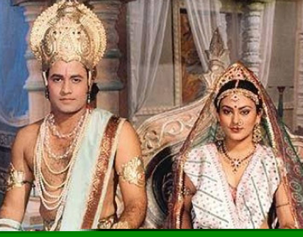 ১৯৭৭-এ ‘পহেলি’ ছবি দিয়ে বিনোদন জগতে পা।