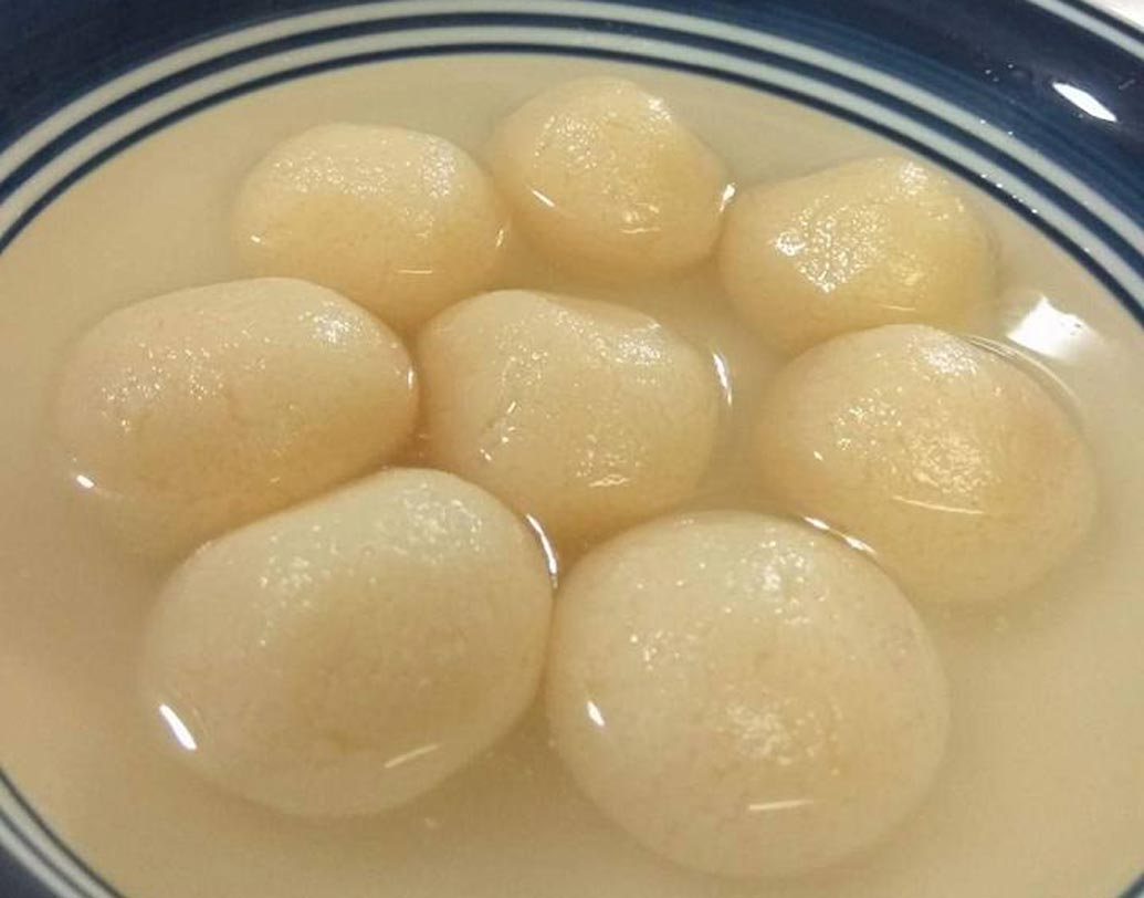 ১৯৩০-এর দশক থেকেই বাগবাজারের নবীন দাশের পুত্র কেসি দাশ-এর সংস্থার তরফে রসগোল্লা টিন-বন্দি করার প্রযুক্তি রপ্ত করা হয়।