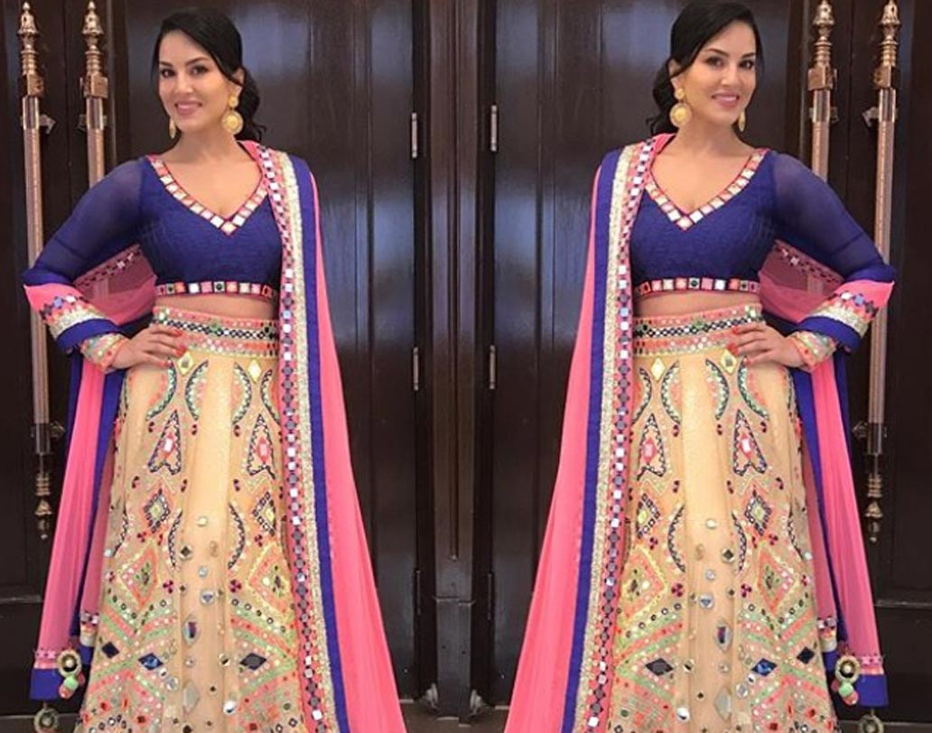 বলিউডে এসে তিনি অনেকটাই পাল্টে ফেলেছেন নিজের ইমেজ। এখন তিনি সবার ‘বেবি ডল’। তাঁর ‘পিঙ্ক লিপস’-এর জাদুতে মাতোয়ারা হাজার হাজার দর্শক।  ‘লায়লা ম্যায় লায়লা’-র মতো আইটেম গানে নেচে নজর কেড়েছেন প্রাক্তন পর্নস্টার।