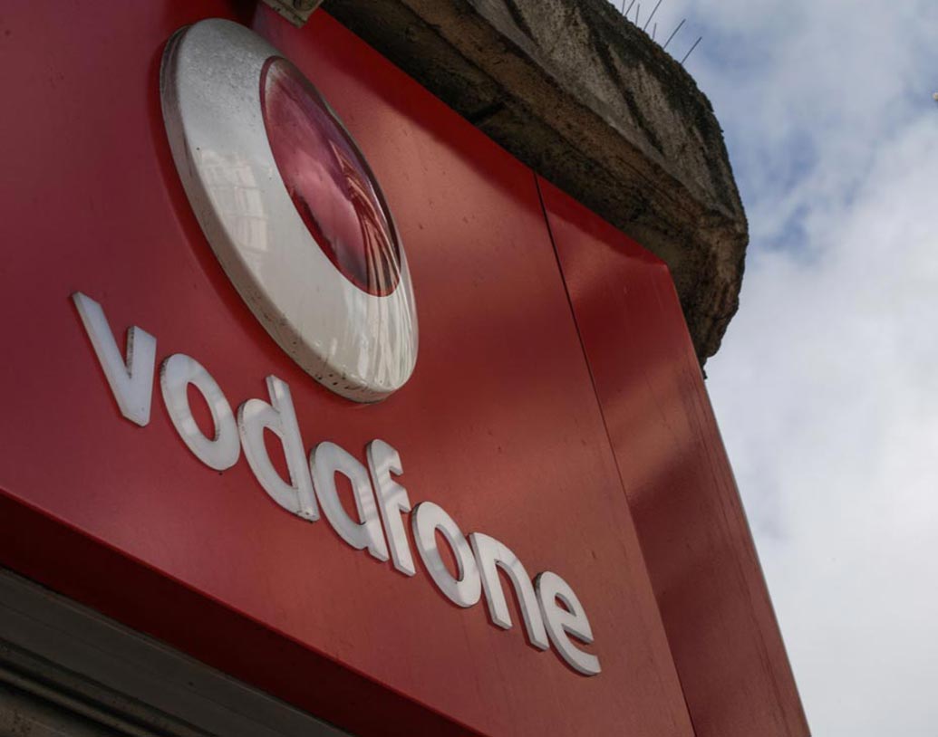 বিনামূল্যে ১০০ টি এসএমএস করা যাবে। রোমিংও ফ্রি হবে এই অফারে। সঙ্গে সারা দেশে যত খুশি ফোন করা যাবে যে কোনও নম্বরে।