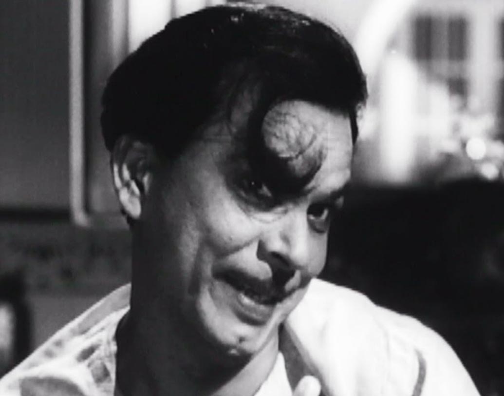 জনি ওয়াকার: বোম্বের সরকারি বাসের কন্ডাক্টার ছিলেন এই বিখ্যাত কমেডিয়ান। সেখানেই পরিচালক গুরু দত্ত তাঁকে দেখেন এবং সিনেমায় অভিনয়ের অফার দেন।