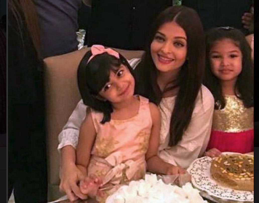 ঐশ্বর্যার সঙ্গে জন্মদিনের কেক কাটছে আরাধ্যা। টুইটারে এই ছবি পোস্ট করেছেন অমিতাভ।