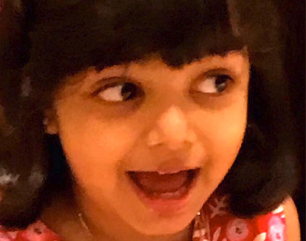 নিজের ব্লগে আরাধ্যার জন্মদিন নিয়ে অমিতাভ লিখেছেন, ‘‘...আরাধ্যার ৬, আর আমরা সবাই ৬০। হা হা হা...!’’