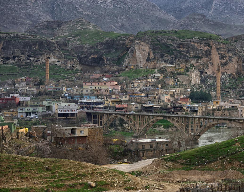 ঐতিহাসিকরা জানিয়েছেন, প্রায় ১২ হাজার বছরের পুরনো তুরস্কের এই হস্নকিফ শহর। এখানে একটা সময় বাইজেনটিন, রোমান, অটোমান এবং সেলজাক সাম্রাজ্য ছিল।