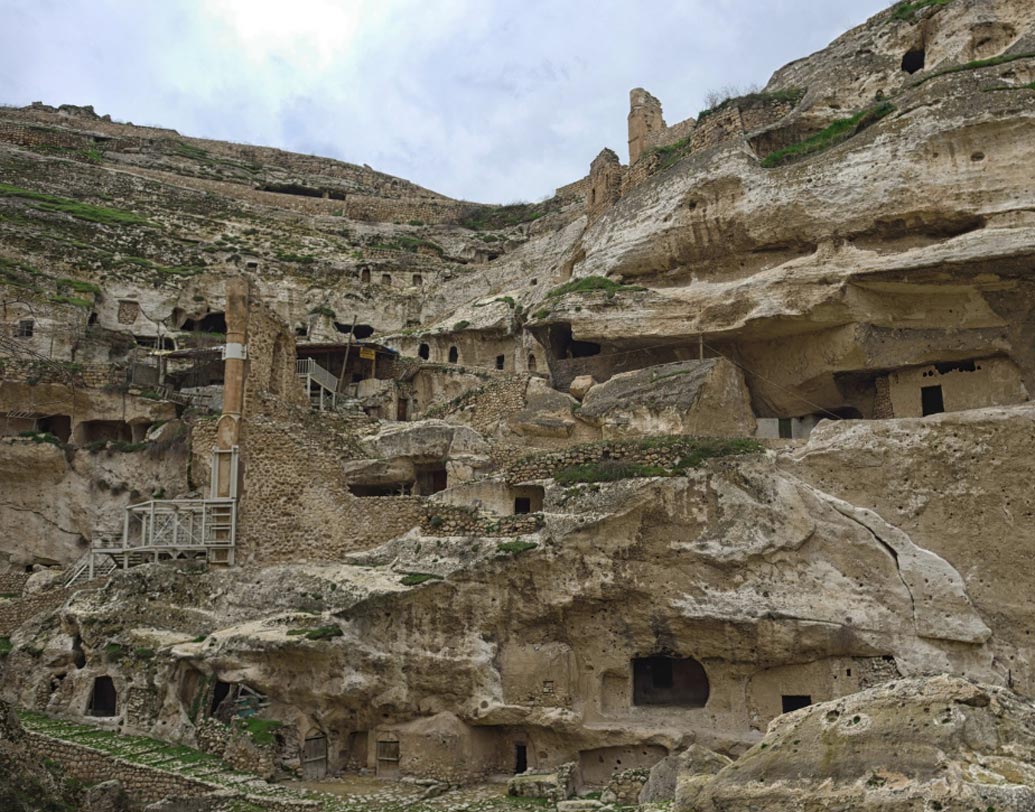 শহরটি গড়ে তোলা হয়েছিল ভঙ্গুর পাথরে। ফলে, জলের তোড়ে পুরো শহরটি ভেসে যেতে পারে বলে আশঙ্কা বিজ্ঞানীদের।