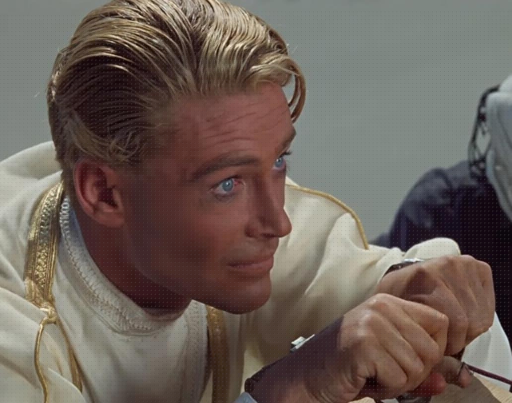 ‘লরেন্স অব আরাবিয়া’। ইংল্যান্ডের পরিচালক ডেভিড লিনের ছবি। এটি একটি এপিক হিস্টোরিকাল ফিল্ম। বড় স্ক্রিনে এই ছবি দেখার সুযোগ হাতছাড়া না করাই ভাল। ছবিটি দেখা যাবে নন্দন-১-এ সকাল ৯টায়।