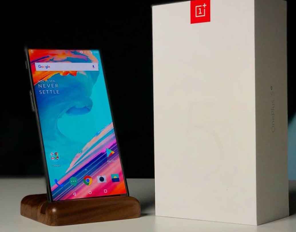 ১৬ মেগাপিক্সেল ও ২০ মেগাপিক্সেল ডুয়াল ক্যামেরা পাবেন এই ফোনে। ১৬ মেগাপিক্সেল ফ্রন্ট ক্যামেরায় রয়েছে ডুয়াল ফ্ল্যাশ।