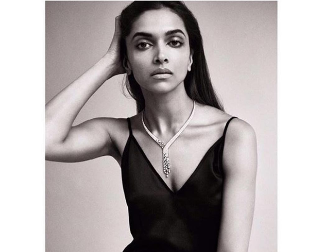 দীপিকা পাড়ুকোন বহু বার সোশ্যাল মিডিয়ায় ট্রোলিংয়ের শিকার হয়েছেন। বিশেষ করে ড্রেসিং সেন্স নিয়েই তাঁকে কটাক্ষ করেছেন নেটিজেনরা। কয়েকদিন আগে এই ছবি ইনস্টাগ্রামে পোস্ট করেছিলেন দীপিকা। তাঁকে শুনতে হয়েছিল, এমন খেতে না পাওয়া চেহারার ছবি পোস্ট করেছেন কেন অভিনেত্রী!